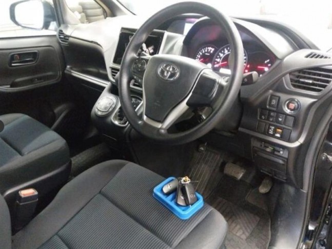 Toyota Noah X 4WD 2020